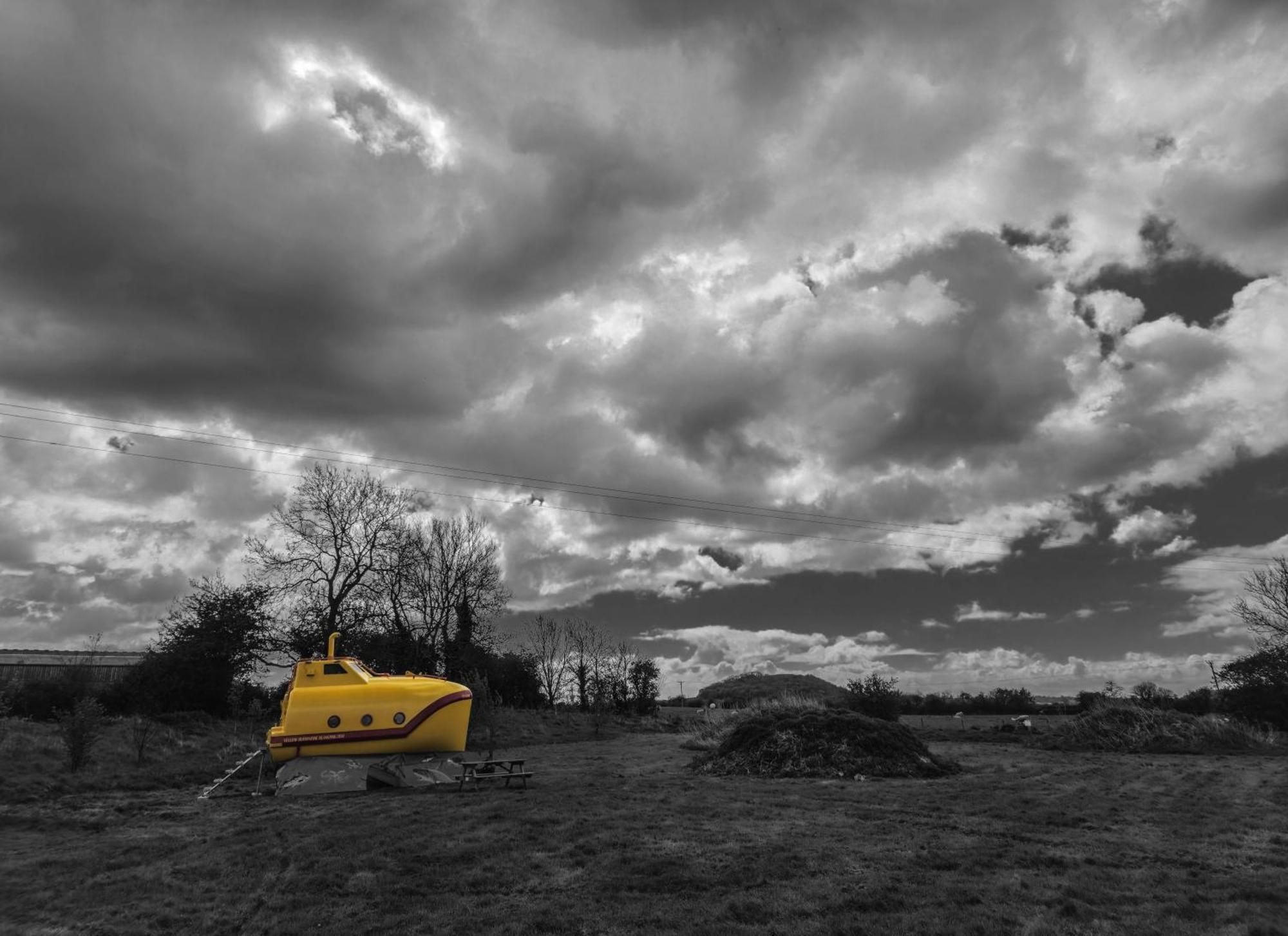 The Yellow Submarine Cheddar Exterior foto